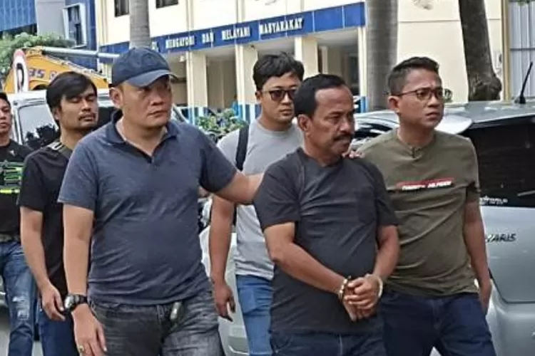 Mantan Walikota Blitar ditangkap Tim Jatanras POlda Jatim usai ditetapkan sebagai tersangka kasus perampokan di rumah dinas Walikota Blitar 