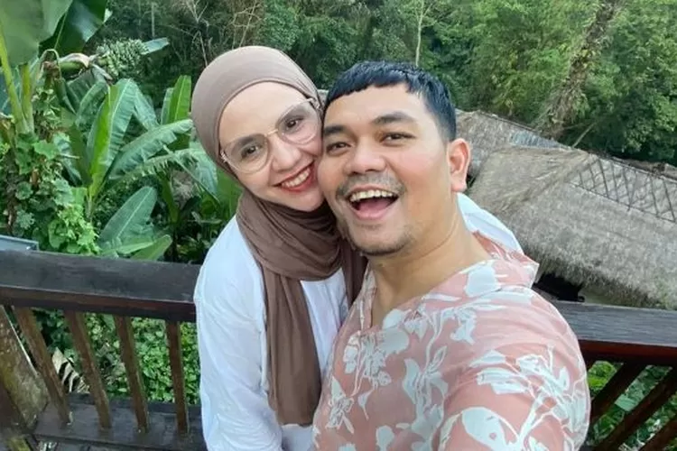 Foto bersama Aldila Jelita dan Indra Bekti. (Instagram.com/ @dhila_bekti)