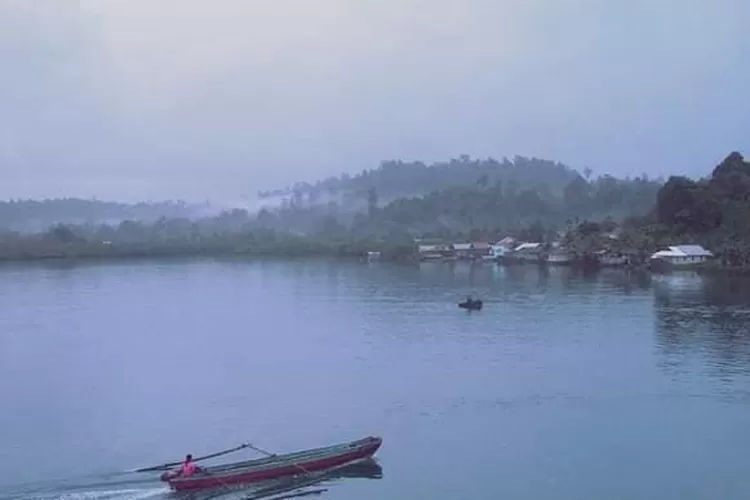 Desa Wisata Sikakap Mentawai berselimut embun pagi. (dodi-harianhaluan.com)