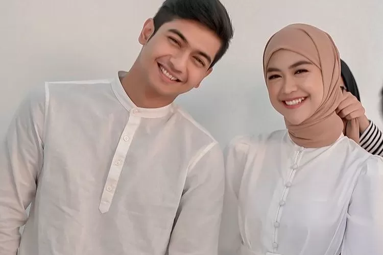 Potret Kebahagiaan Ria Ricis dan Teuku Ryan Pasca Pesan Cincin Lamaran (Instagram/@riaricis1795)