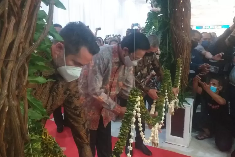 Pemotongan pita oleh Gubernur DIY Sri Sultan Hamengku Buwono X. (Ayoyogya.com-- Rahajeng Pramesi)