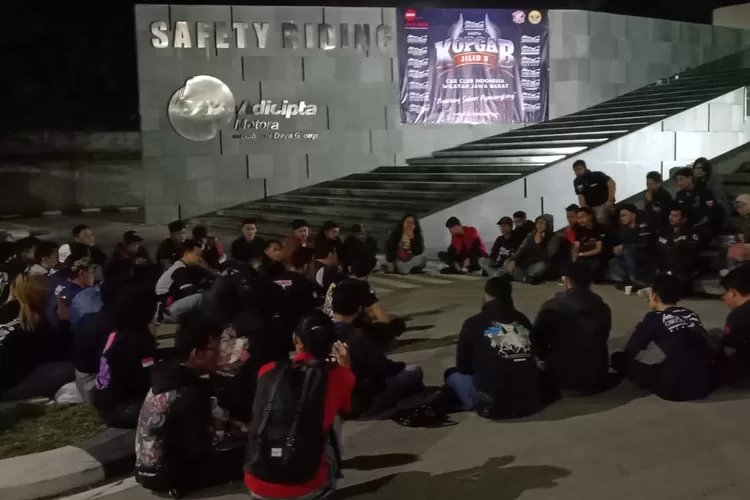 Anggota CBR Club Indonesia mengadakan Kopdargab di Cimahi, Bandung.