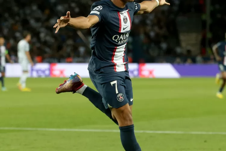 Striker PSG Kylian Mbappe melakukan seleberasi usai mencetak gol ke gawang Juventus (twitter (@ChampionsLeague))