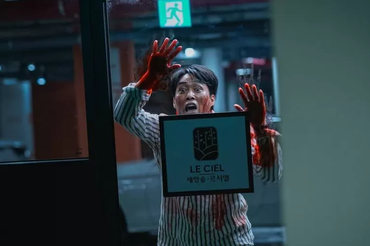 Sinopsis Happiness episode 7, Sae Bom diserang dan terluka parah. (Instagram/@tvn_drama)