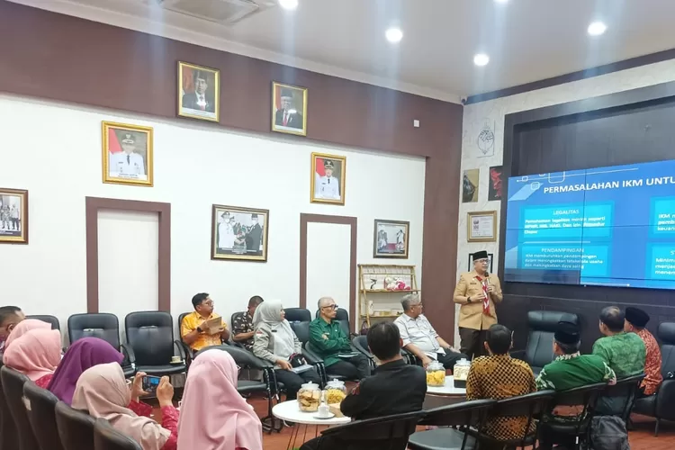 Pemko Padang Bersama KNEKS Bahas Optimalisasi Sentra IKM Rendang Jadi RPHB