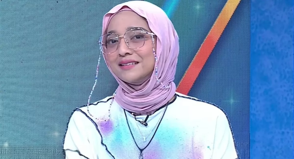 Potret Chiki Fawzi yang terbawa emosi daat menceritakan pengalamannya ikuti pelatihan petugas Haji 2026 meski tak jadi berangkat karena diberhentikan mendadak (Instagram/rumpi_ttv)