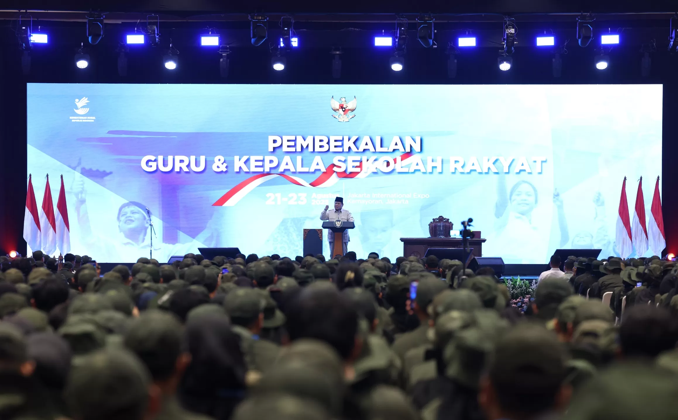Presiden Republik Indonesia Prabowo Subianto menyampaikan kebanggaannya atas pencapaian pembangunan lebih dari 100 Sekolah Rakyat.