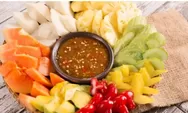 Resep rujak buah pakai petis. Bikinnya mudah, segar bikin mata melek dan nagih!