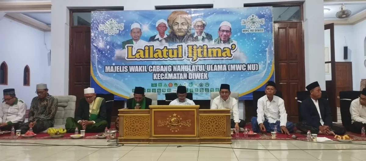 Pengurus MWC Nu Diwek Jombang saat memimpin majelis lailatul ijtima'. (SketsaNusantara.id)