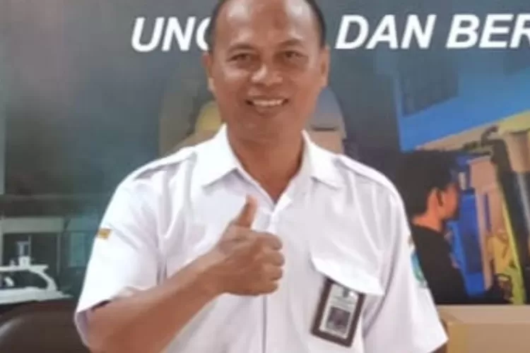 Dr Imam Jawahir S Pd MM, Kepala SMA Negeri 4 Sidoarjo
