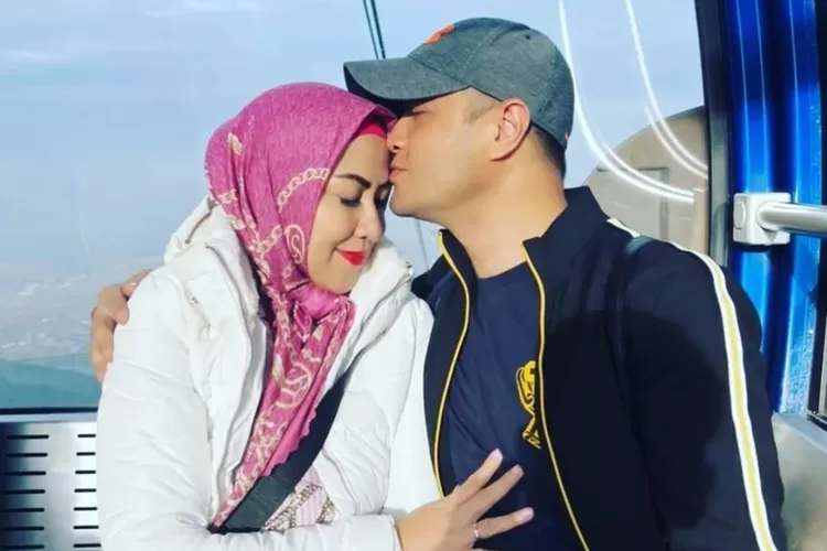 Venna Melinda dan Ferry Irawan yang baru 11 bulan menikah dan sering pamer kemesraan di medsos. Barusaja Venna Melinda melaporkan sang suami ke polisi atas kasus KDRT (Akun Instagram @ferryirawanreal)