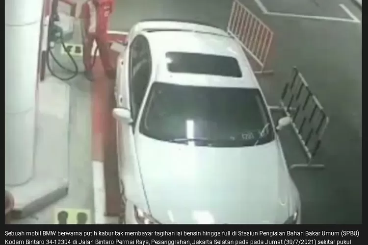 Mobil BMW putih yang diduga dikendarai Mario Dandy, kabur usai mengisi penuh tangki. 
