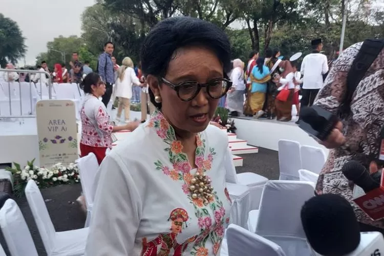 Menteri Luar Negeri Retno Marsudi saat ditemui di depan Istana Merdeka, Jakarta, Minggu (6/8/2023).  (ANTARA/Mentari Dwi Gayati)