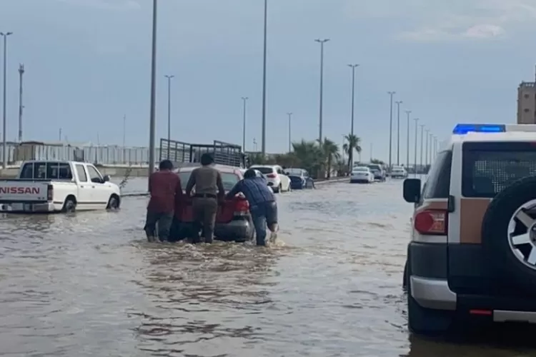 Kota Jeddah kembali diterpa banjir bandang setelah banjir serupa pada 13 tahun lalu menerjang.
