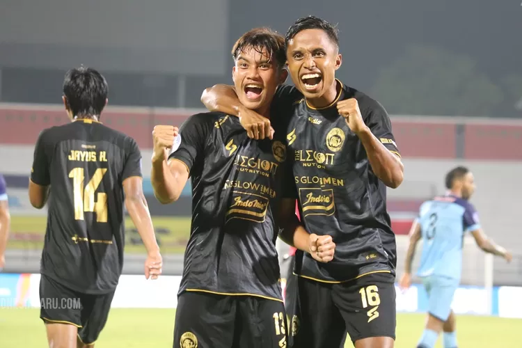 Arema FC siap perpanjang rekor tak terkalahkan di Liga 1 2021-2022. (ligaindonesiabaru.com)