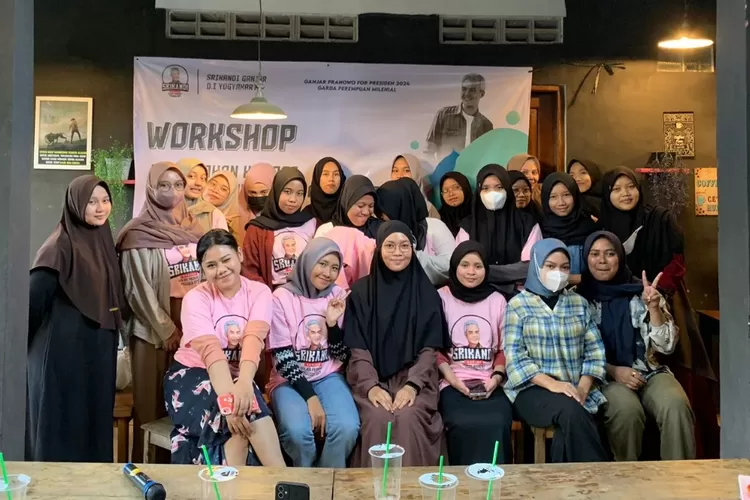 Sukarelawan Srikandi Ganjar Daerah Istimewa Yogyakarta mengadakan pelatihan atau cara mengolah sampah organik di Silo Kopi Bantul, Jl. Kedono Kedini, Balong Lor, Potorono, Kecamatan Banguntapan, Kabupaten Bantul. (Istimewa)