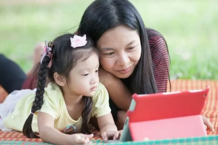 Ilustrasi. Game edukasi dapat membuat anak belajar banyak dari gawai dengan cara menyenangkan, di bawah pengawasan orangtua