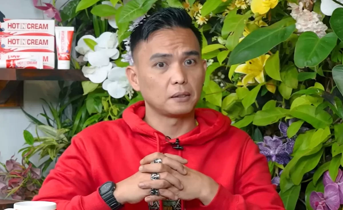Potret Hard Gumay sebut ada artis atau YouTuber inisial D yang diprediksi karirnya bakal merosot di 2026 (YouTube CURHAT BANG Denny Sumargo)