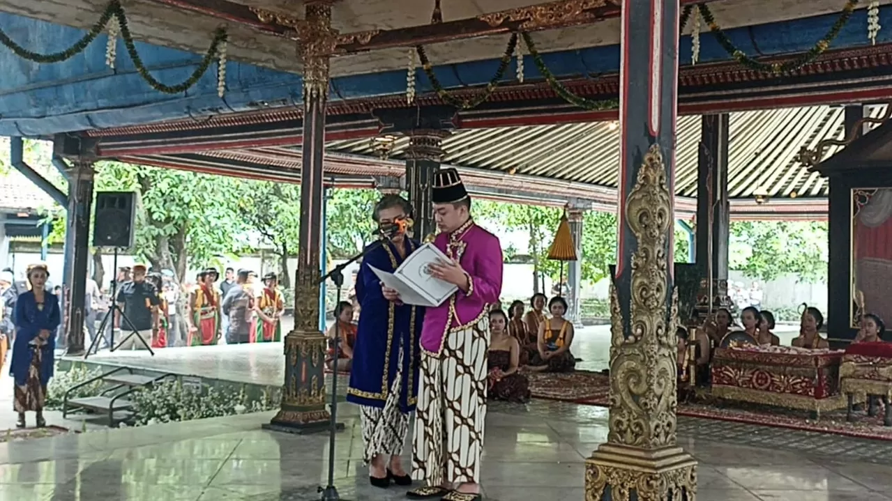 Catur Sagatra dan Forkopimda tidak hadir dalam pengukuhan SISKS Pakubuwono XIV, memicu tanda tanya besar publik.  