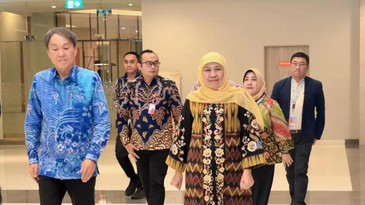 Konjen Jepang di Surabaya, Dr. Takonai Susumu bersama Gubernur Jatim Khofifah Indar Parawansa, saat menghadiri East Java Investment Government  Japanese Business Networking Reception di Surabaya.(Ist)