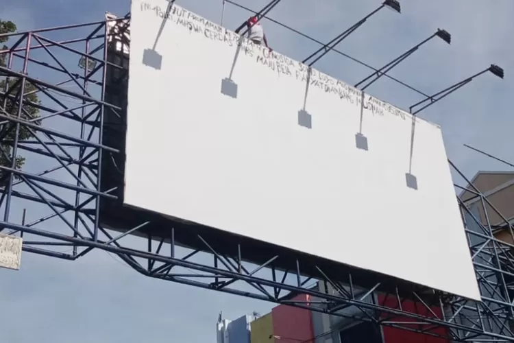 Ilustrasi. Diduga ada banyak papan rekklame yang tidak terdata dalam database Bapenda Bulukumba.  (victorynews.id/Yapi Manuleus)