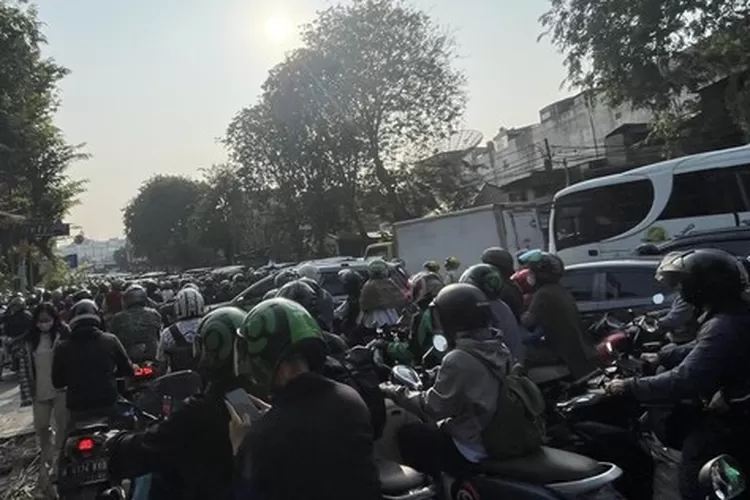 Jalan Suryopranoto, Petojo, Jakarta Pusat, arah simpang Harmoni alami kemacetan pagi ini. (IST)