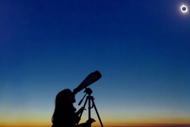 Ilustrasi. melihat Gerhana Matahari Hibrida tidak boleh langusng dengan mata telanjang