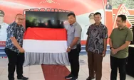 Dukung Gerakan Pembagian 10 Juta Bendera Merah Putih, Kajari Bulukumba Sumbang 100 Bendera Merah Putih