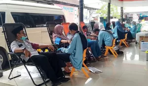Warga Wuluhan Jember Antusias Donor Darah PMI, Apresiasi Minyak Goreng dan Kalender Tambah Semangat
