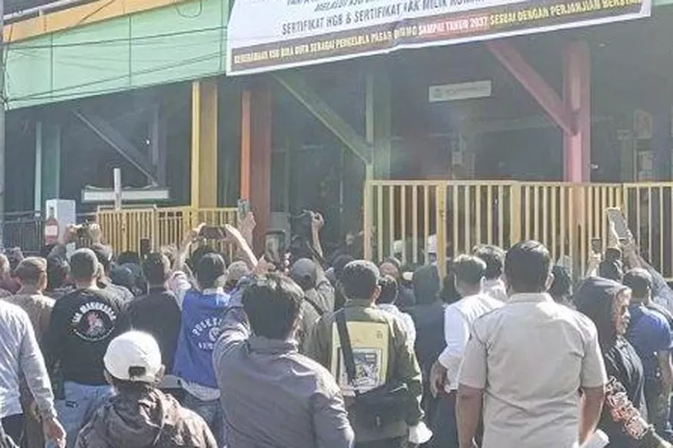 Aksi Penolakan Pengambilan Alih Pasar Butung Oleh Pemkot Makassar (sulawesinetwork.com)