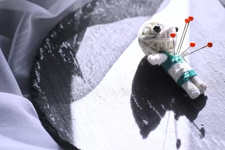 Ini dia efek dari orang yang sudah terkena santet halus (Freepik/ alexkich)