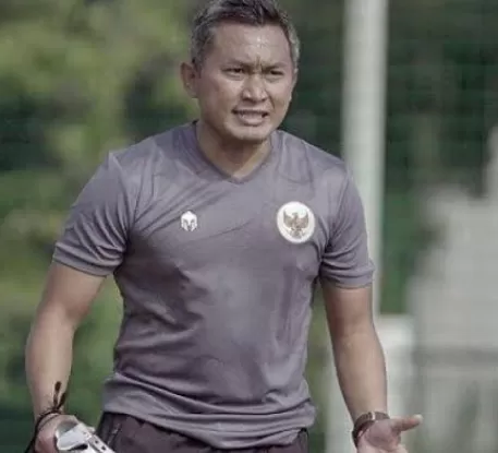 Potret Pelatih Timnas U-19 Wanita Indonesia (Foto : Genmuslim / dok : berbagai sumber )