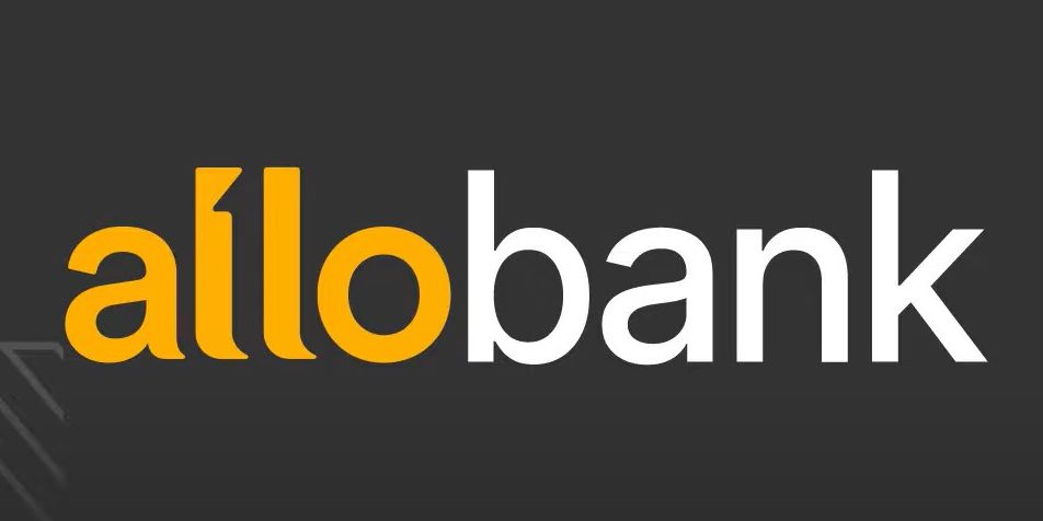 Bank Jago  masih lebih unggul dibanding Allo Bank, karena sudah start lebih awal membentuk ekosistem dengan menjalin kerjasama Gojek, Bibit dan lain-lain. 