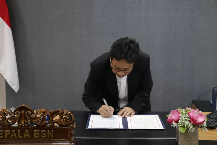 Kepala Badan Standarisasi Nasional (BSN), Kukuh S. Achmad saat penanantangan MoU dengan BSN Timor Lesta atau disebut juga  Institute for Quality of Timor Leste (IQTL). (dok. humas BSN)