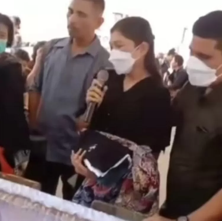 Tangis Pilu Vera Simanjuntak Iringi Kepergian Brigadir J Kekasih Selama 8 Tahun