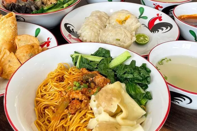  Mie Bandung Kejaksaan jadi mie ayam paling legendaris di Bandung yang sudah berdiri sejak 1964. (instagram.com/@tepsfoodjourney)