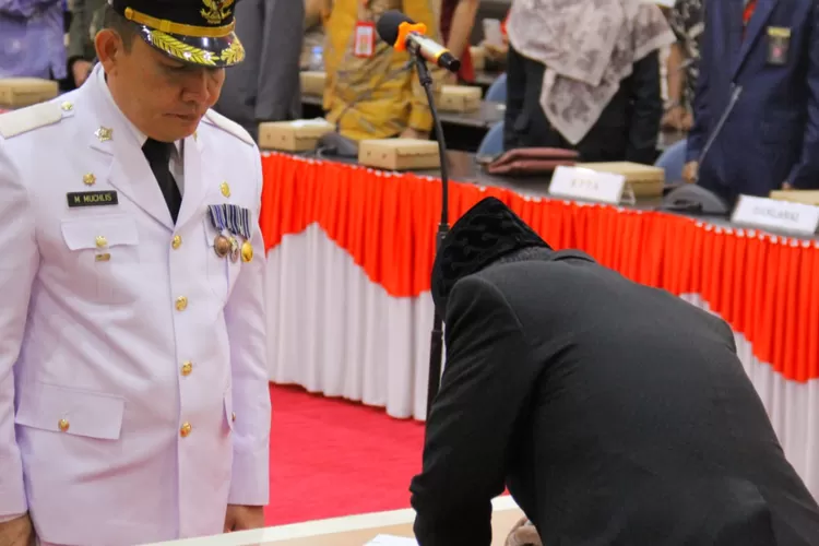 Dilantik Gubernur Moh Muhclis Resmi Jabat Bupati Buol Diperbolehkan