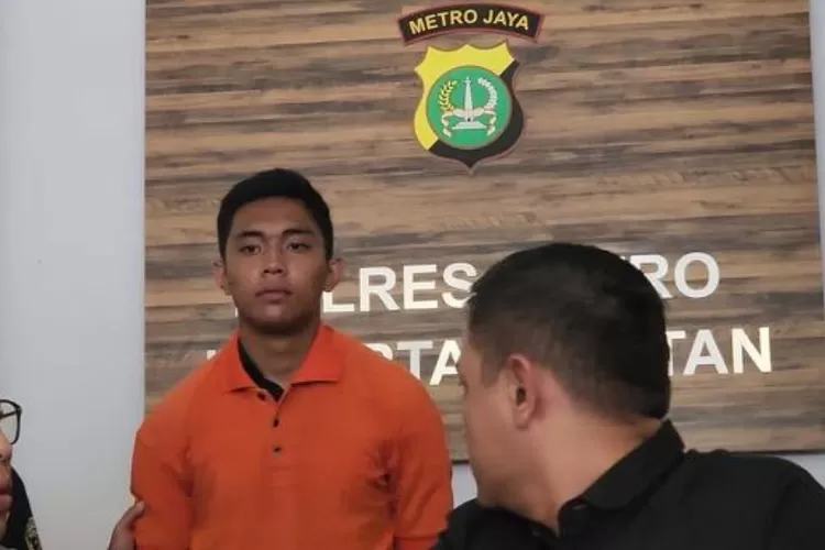 Mario Dandy Satriyo saat ditetapkan sebagai tersangka oleh pihak kepolisian (Twitter @Paltiwest)
