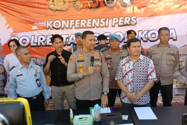 Rilis penangkapan Tukul, eksekutor yang tewaaskan siswa SMK, Arya di SImpang Pomad Bogor.