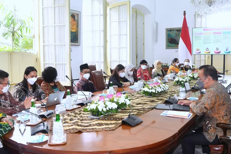 Presiden Joko Widodo bertemu denga Komnas Perempuan, diskusi tentang penghapusan kekerasan terhadap perempuan dan implementasi UU TPKS (dok. BPMI Setpres)