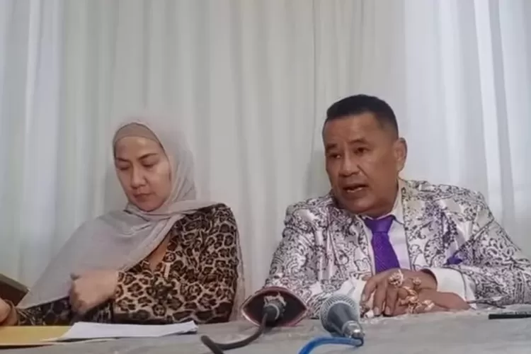 Venna Melinda sudah lama ingin ceraikan Ferry Irawan. Foto/YouTube. (Foto/YouTube.)