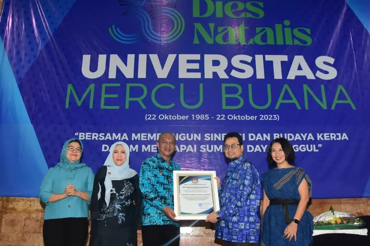 Komisi Nasional Disablitas (KND) Memberikan Sertifikas Kepada Rektor Universitas Mercu Buana Prof. Dr. Andri Adriansyah, M. Eng. (FR)