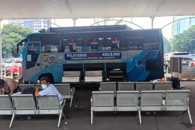 Mobil layanan SIM Keliling Jakarta. Berikut ini lokasi layanan SIM  Keliling Jakarta dari Ditlantas Polda Metro Jaya hari ini Sabtu 19 Agustus 2023 