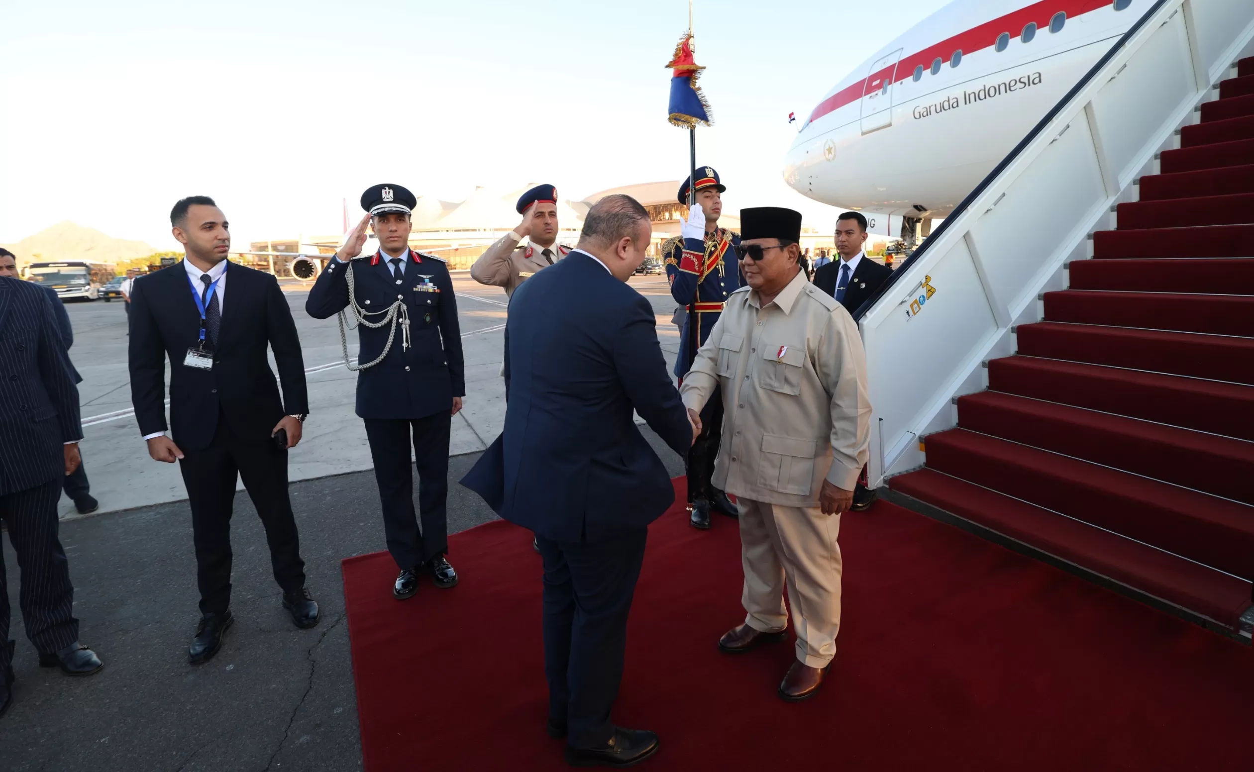 Prabowo Subianto tiba di Bandara Internasional Sharm El-Sheikh, Mesir pukul 07.00 waktu setempat.