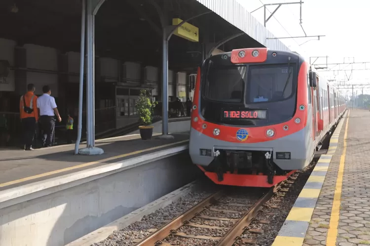 Ilustrasi Kereta Rel Listrik (KRL). Jadwal KRL Jogja-Solo Selasa 24 Januari 2023 (Dok. Daop 6 Yogyakarta)