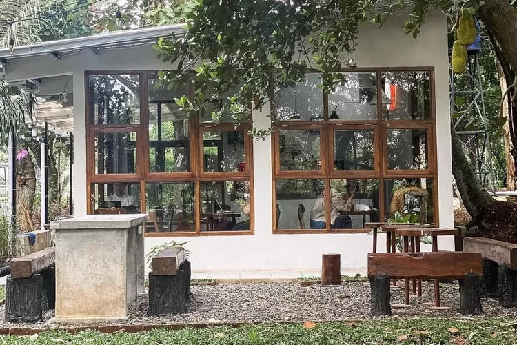 Jati Kafe, salah satu dari 5 kafe unik di Depok yang wajib kamu datangi.