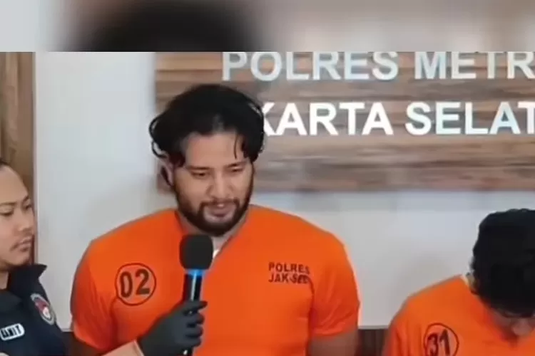 Artis Ammar Zoni minta maaf kepada istri dan keluarga juga masyarakat karena terjerat narkoba  (@isnta_julid)