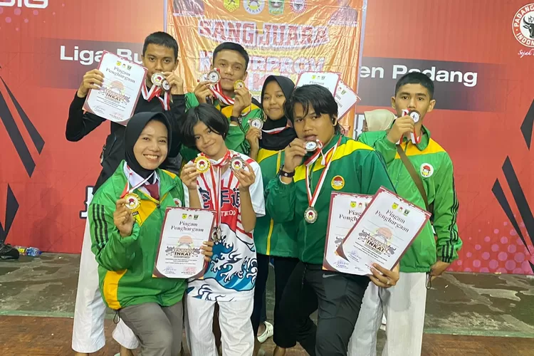 Luar Biasa! Karateka Solok Selatan Raih 3 Medali Emas, 6 Perak dan 15 Perunggu di Kejurprov Sumbar
