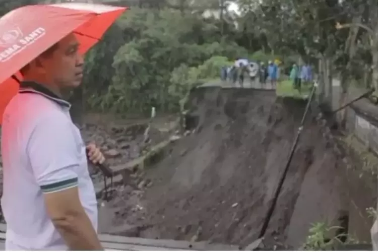 Jembatan penghubung Karangasem dan Klungkung Putus, warga harus cari jalan alternatif