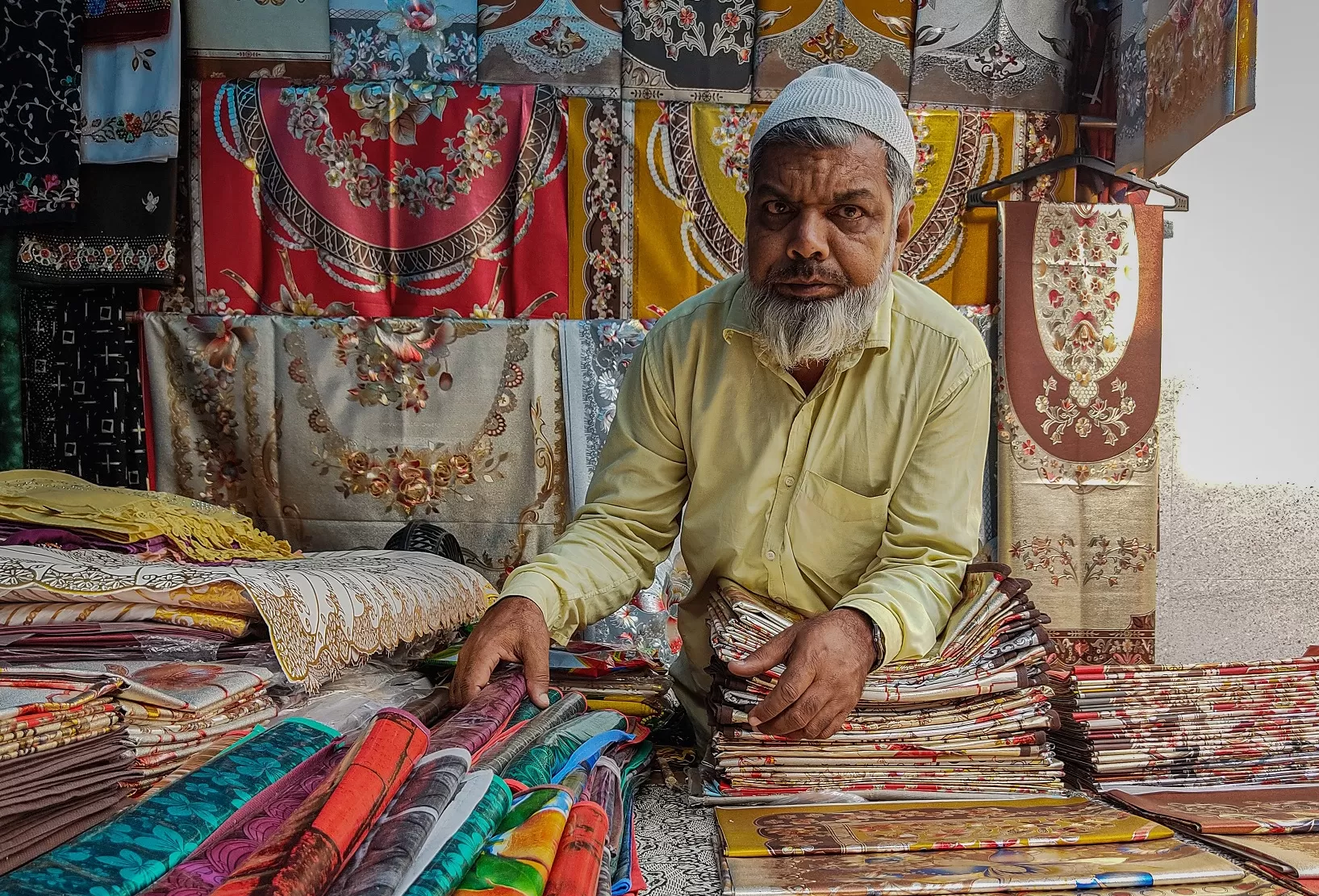 Tetap belanja meski terkendala bahasa Arab saat haji dan umroh. ((GENMUSLIM.id/unsplash/Shubham Kumar))